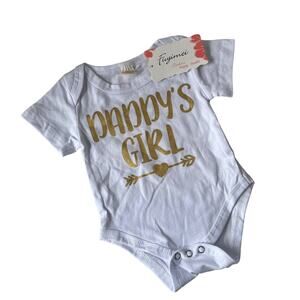 FUYIMEI "Daddy's Girl" Baby Body Suit Size 6 months white Gold Script Snaps New
